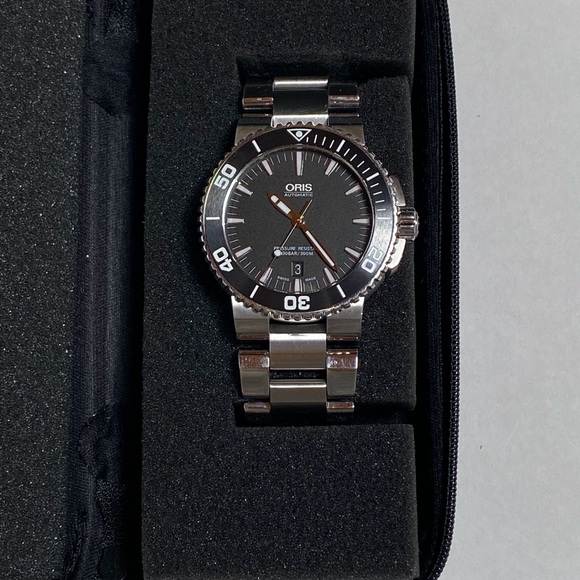 Men’s Oris Aquis Date 43mm Watch - Picture 10 of 16